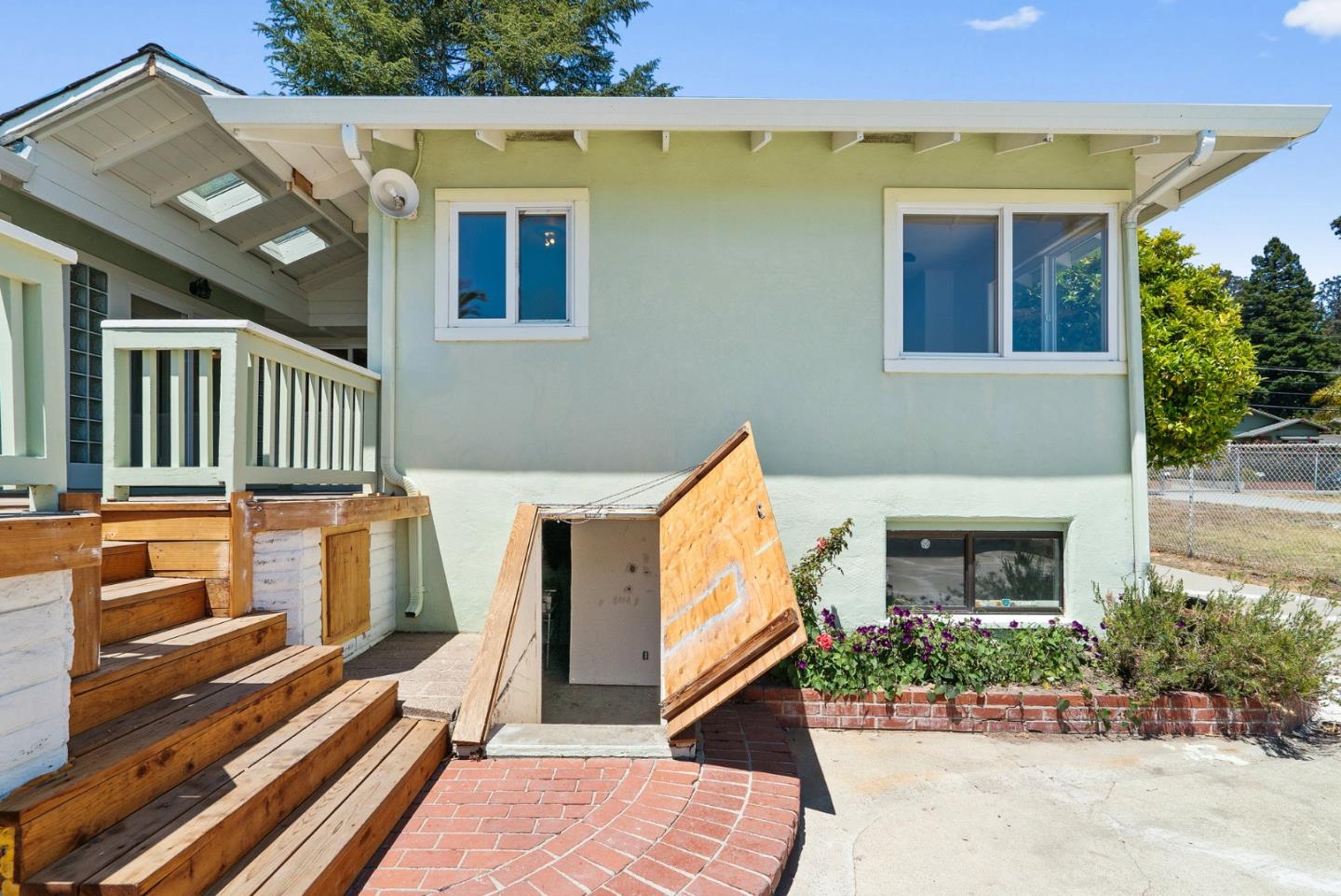 Detail Gallery Image 37 of 48 For 656 Prospect Hts, Santa Cruz,  CA 95065 - 4 Beds | 2/1 Baths