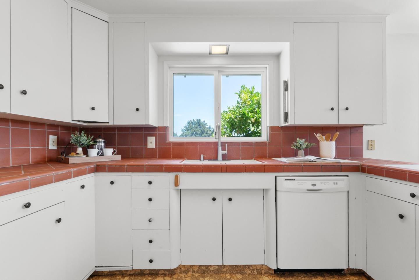 Detail Gallery Image 9 of 48 For 656 Prospect Hts, Santa Cruz,  CA 95065 - 4 Beds | 2/1 Baths