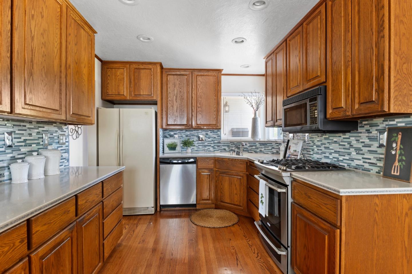 Detail Gallery Image 7 of 28 For 134 Gilbert Ave, Santa Clara,  CA 95051 - 5 Beds | 3 Baths