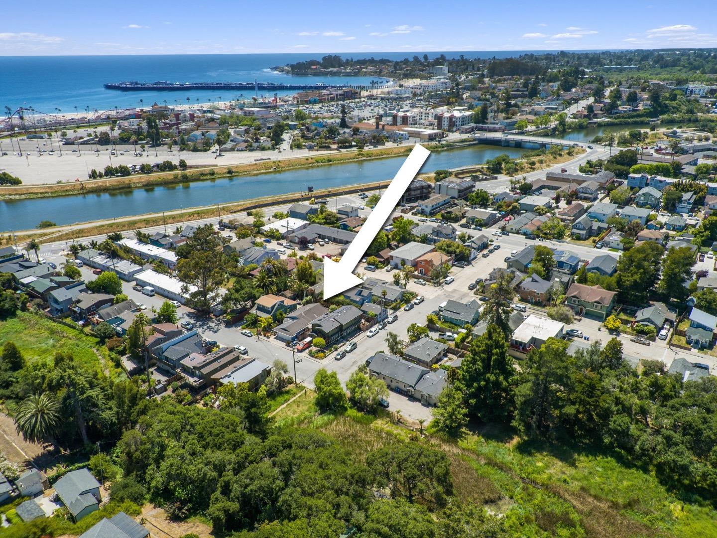 Detail Gallery Image 1 of 33 For 139 Jessie St, Santa Cruz,  CA 95060 - 2 Beds | 1/1 Baths