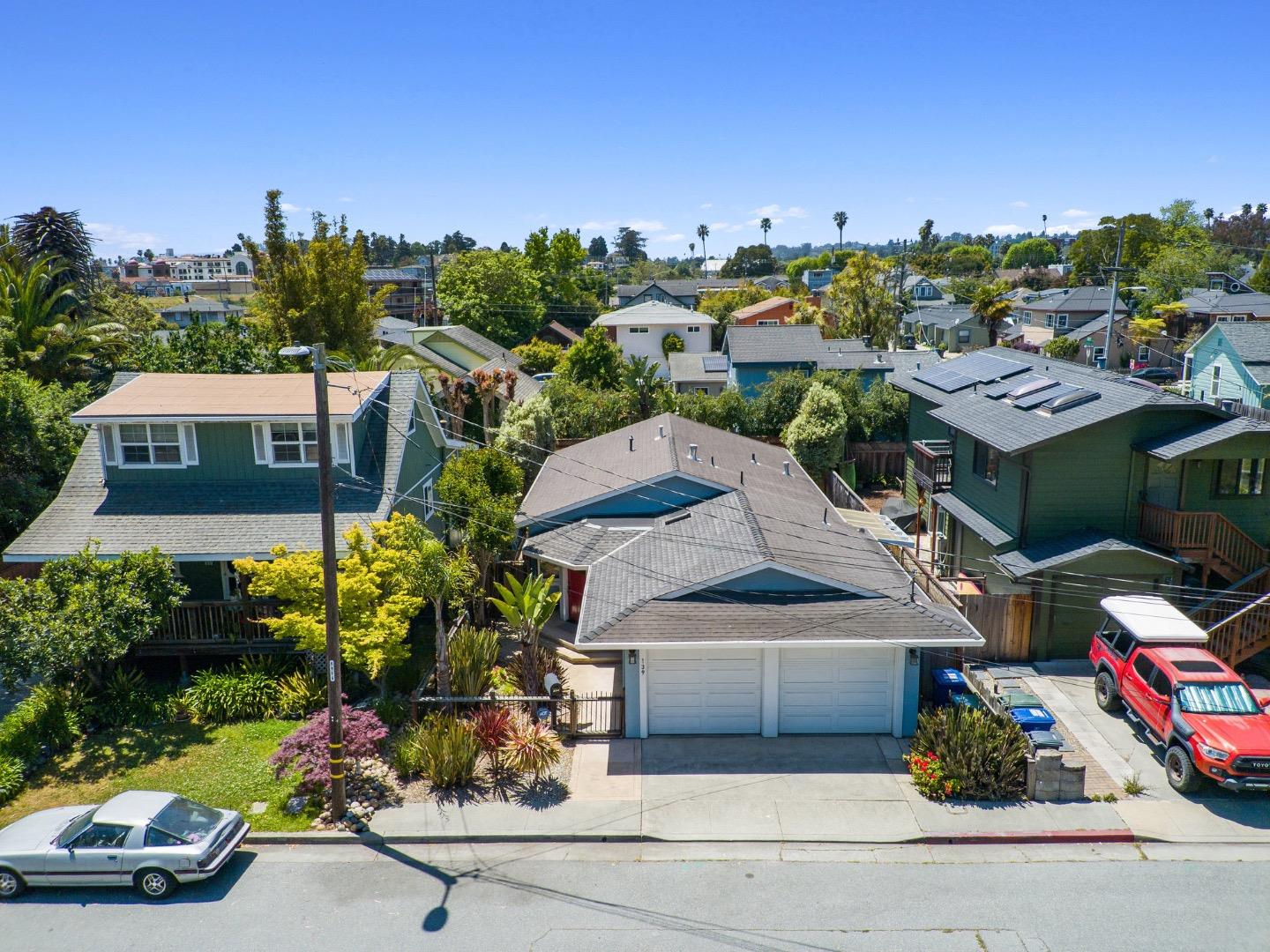 Detail Gallery Image 3 of 33 For 139 Jessie St, Santa Cruz,  CA 95060 - 2 Beds | 1/1 Baths