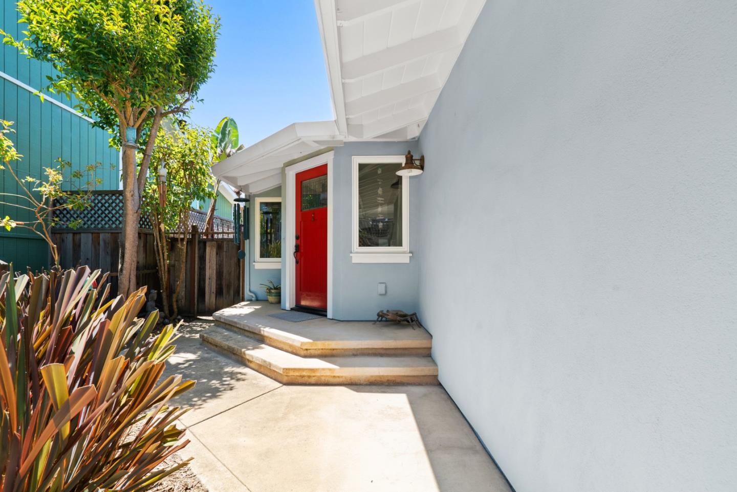 Detail Gallery Image 4 of 33 For 139 Jessie St, Santa Cruz,  CA 95060 - 2 Beds | 1/1 Baths