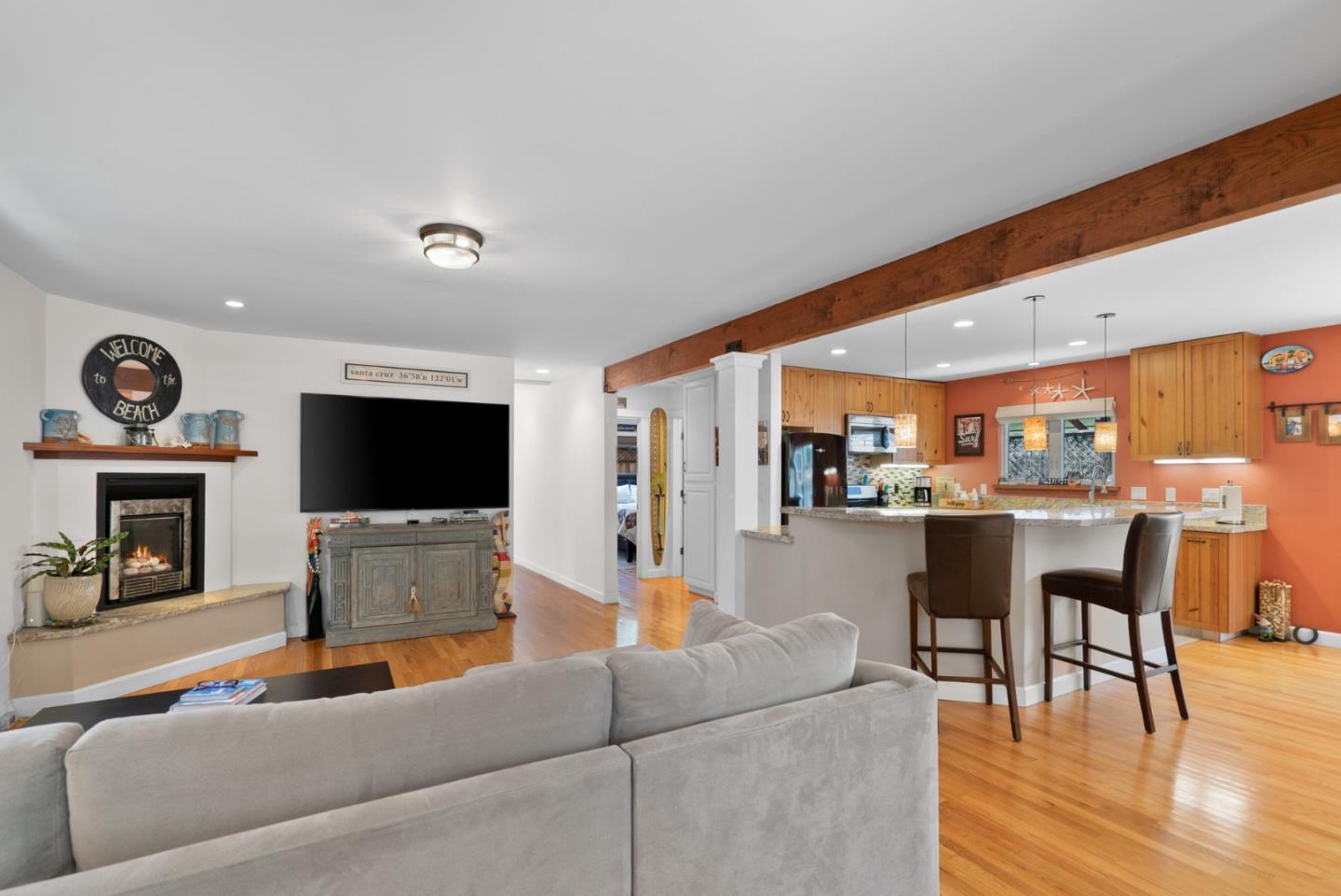Detail Gallery Image 6 of 33 For 139 Jessie St, Santa Cruz,  CA 95060 - 2 Beds | 1/1 Baths