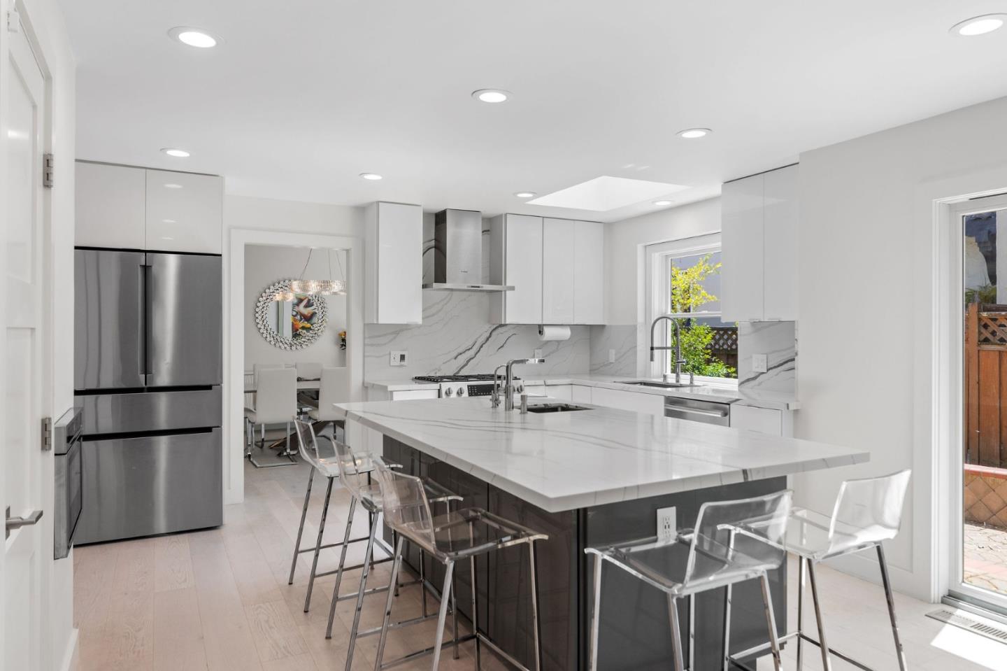 Detail Gallery Image 10 of 37 For 2344 Poppy Dr, Burlingame,  CA 94010 - 4 Beds | 3/1 Baths