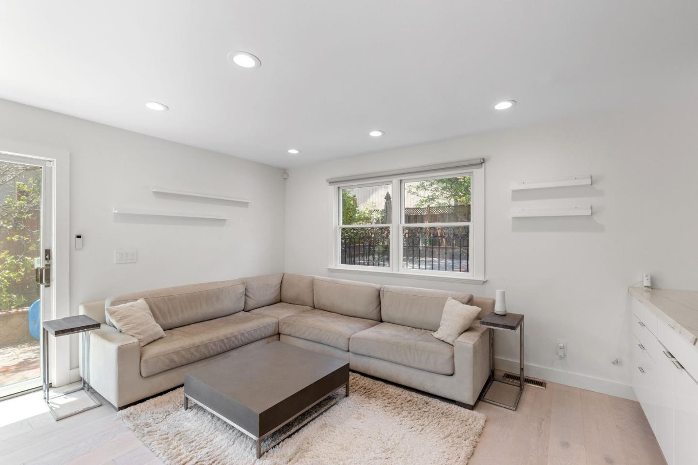 Detail Gallery Image 11 of 37 For 2344 Poppy Dr, Burlingame,  CA 94010 - 4 Beds | 3/1 Baths