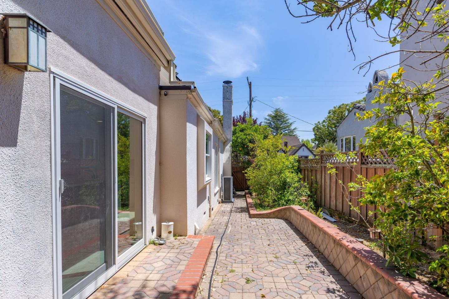 Detail Gallery Image 34 of 37 For 2344 Poppy Dr, Burlingame,  CA 94010 - 4 Beds | 3/1 Baths