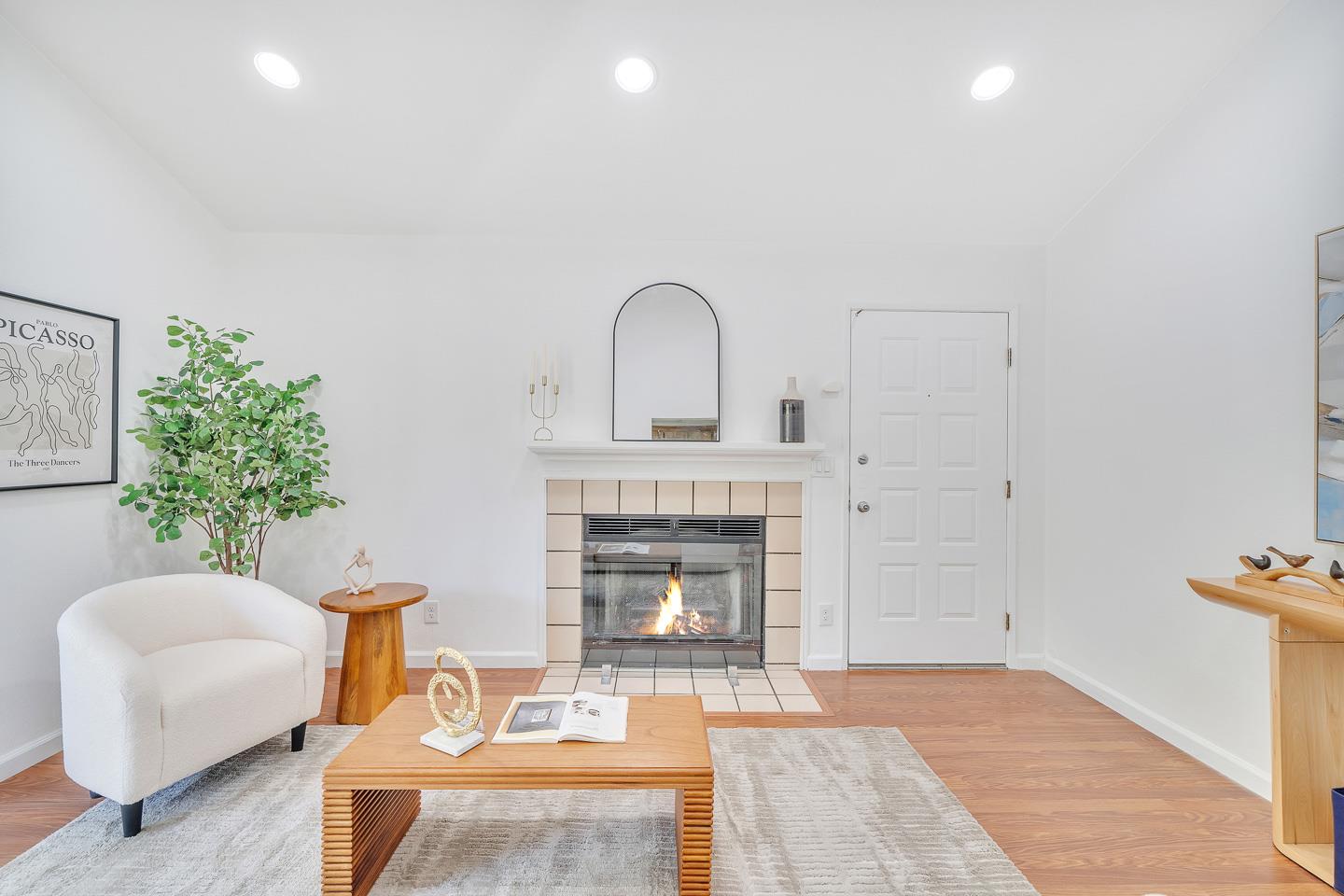 Detail Gallery Image 4 of 28 For 2416 Balme Dr, San Jose,  CA 95122 - 2 Beds | 2 Baths