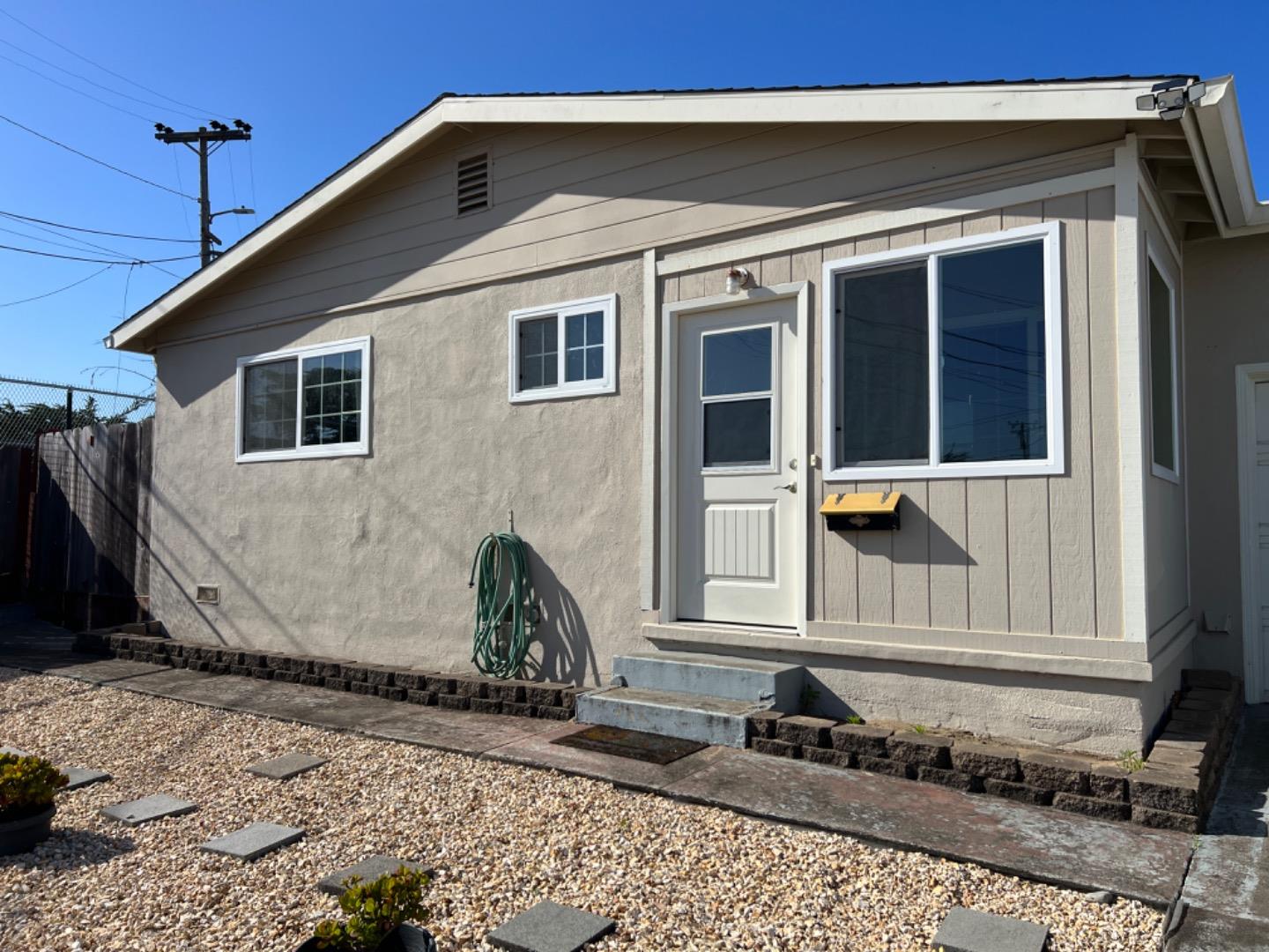 Detail Gallery Image 2 of 19 For 276 Grant St, Marina,  CA 93933 - 3 Beds | 1/1 Baths
