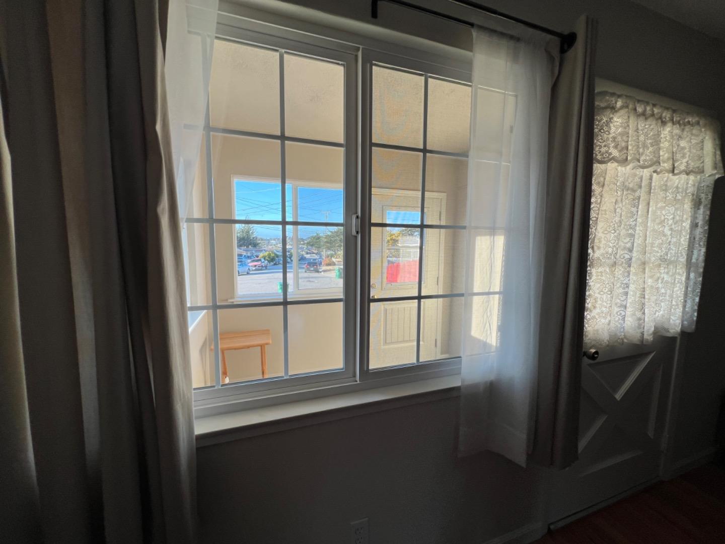 Detail Gallery Image 4 of 19 For 276 Grant St, Marina,  CA 93933 - 3 Beds | 1/1 Baths