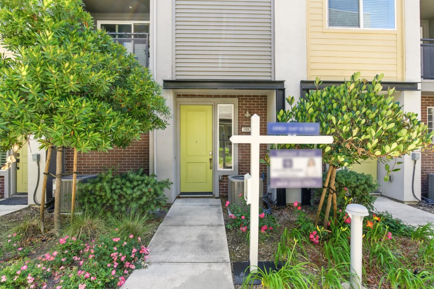 Detail Gallery Image 1 of 27 For 1882 Midnight Cir, San Jose,  CA 95133 - 2 Beds | 2 Baths