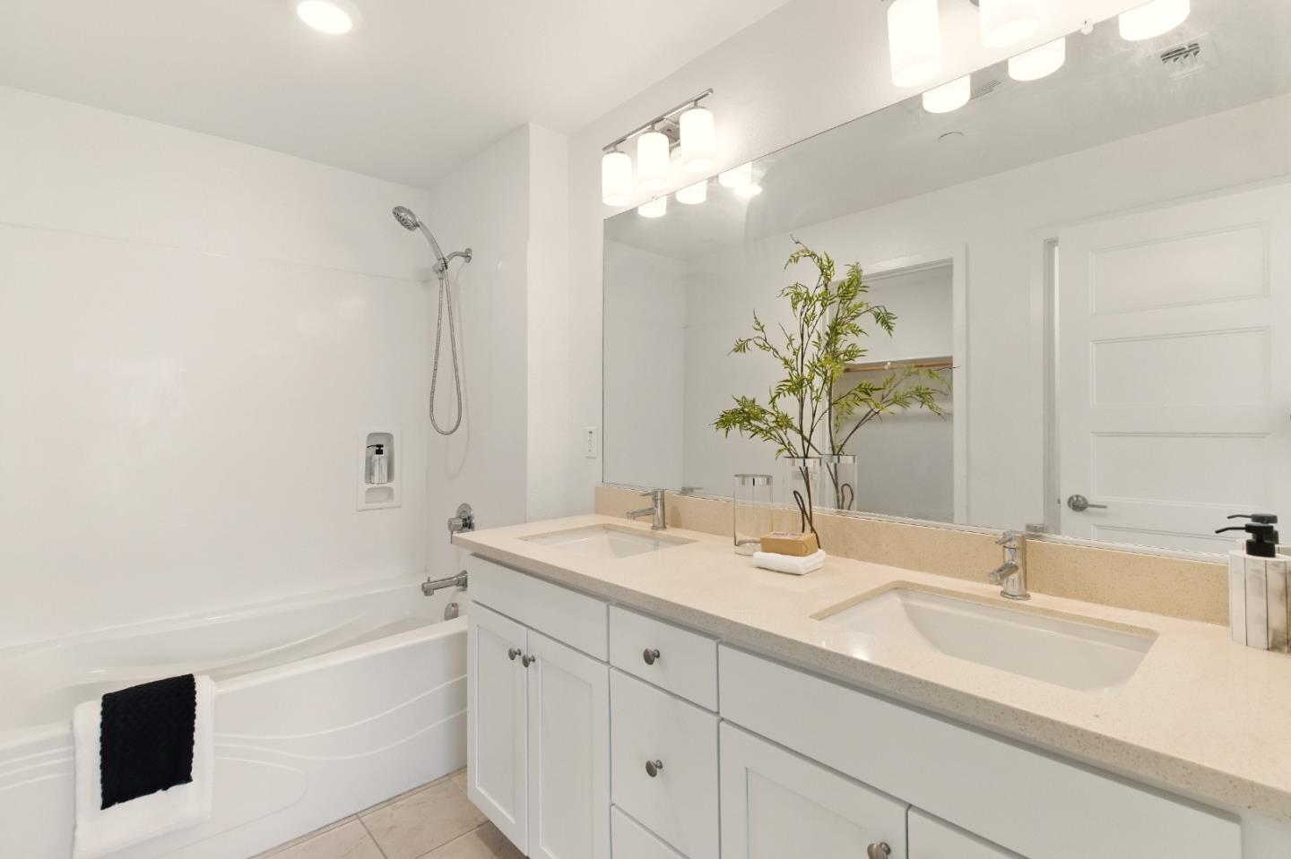 Detail Gallery Image 16 of 27 For 1882 Midnight Cir, San Jose,  CA 95133 - 2 Beds | 2 Baths