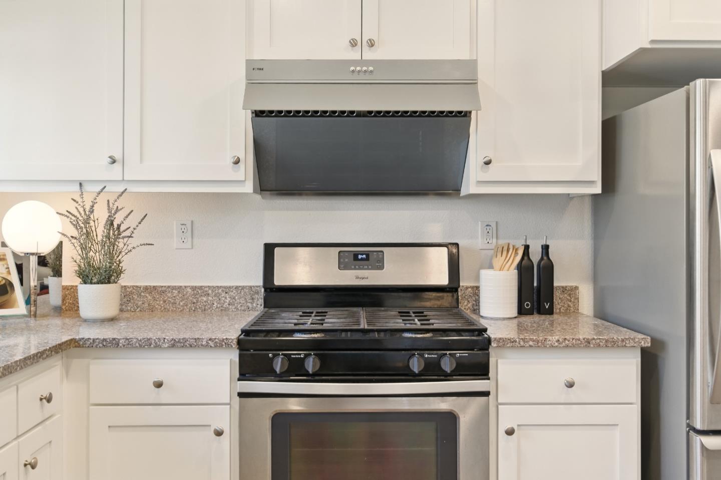 Detail Gallery Image 7 of 27 For 1882 Midnight Cir, San Jose,  CA 95133 - 2 Beds | 2 Baths