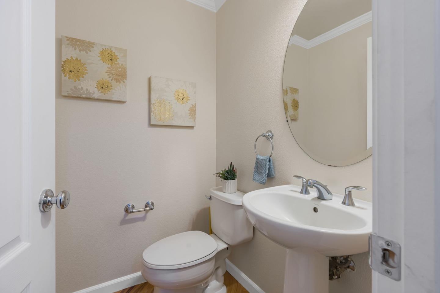 Detail Gallery Image 11 of 42 For 2342 Winepol Loop, San Jose,  CA 95125 - 2 Beds | 2/1 Baths