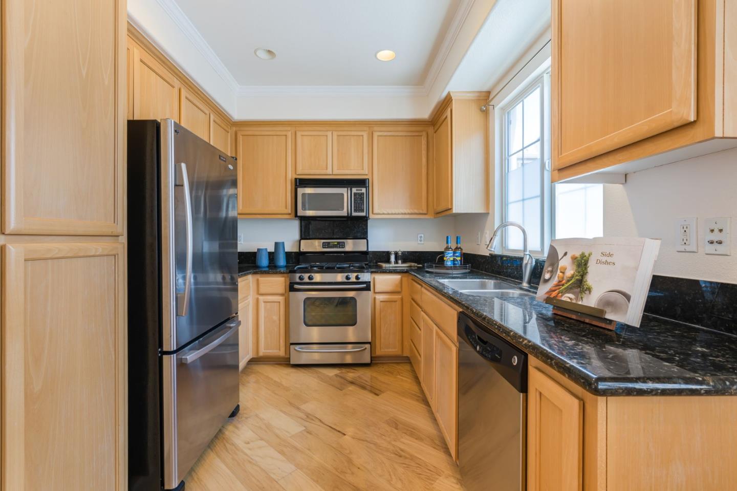 Detail Gallery Image 18 of 42 For 2342 Winepol Loop, San Jose,  CA 95125 - 2 Beds | 2/1 Baths