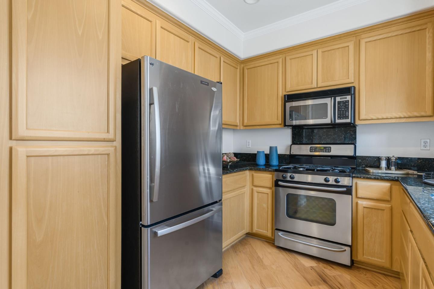 Detail Gallery Image 20 of 42 For 2342 Winepol Loop, San Jose,  CA 95125 - 2 Beds | 2/1 Baths