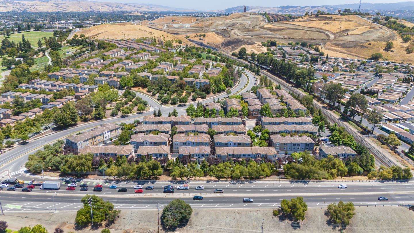 Detail Gallery Image 33 of 42 For 2342 Winepol Loop, San Jose,  CA 95125 - 2 Beds | 2/1 Baths