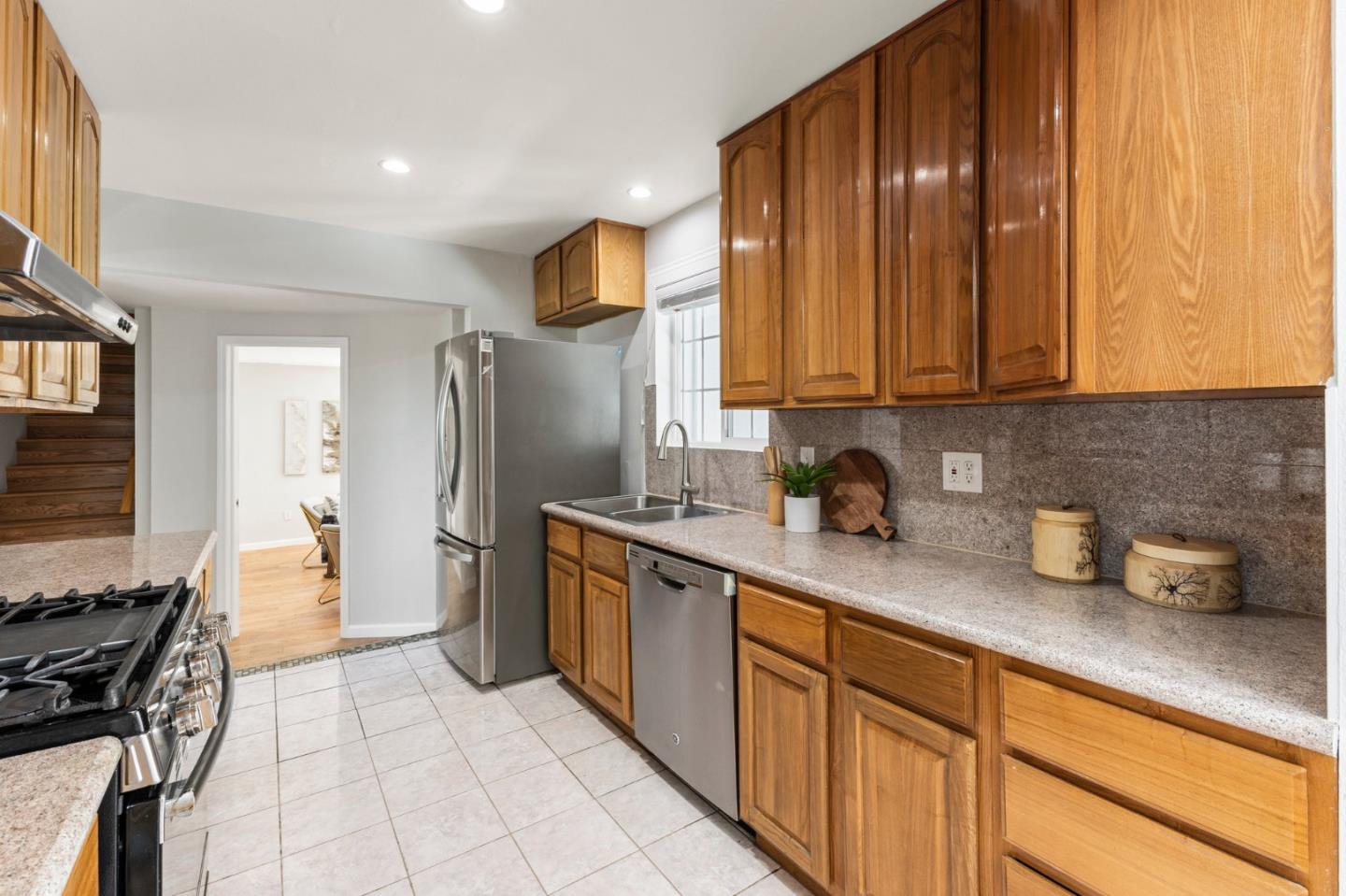 Detail Gallery Image 7 of 33 For 3030 Santa Maria Ave, Santa Clara,  CA 95051 - 4 Beds | 3 Baths