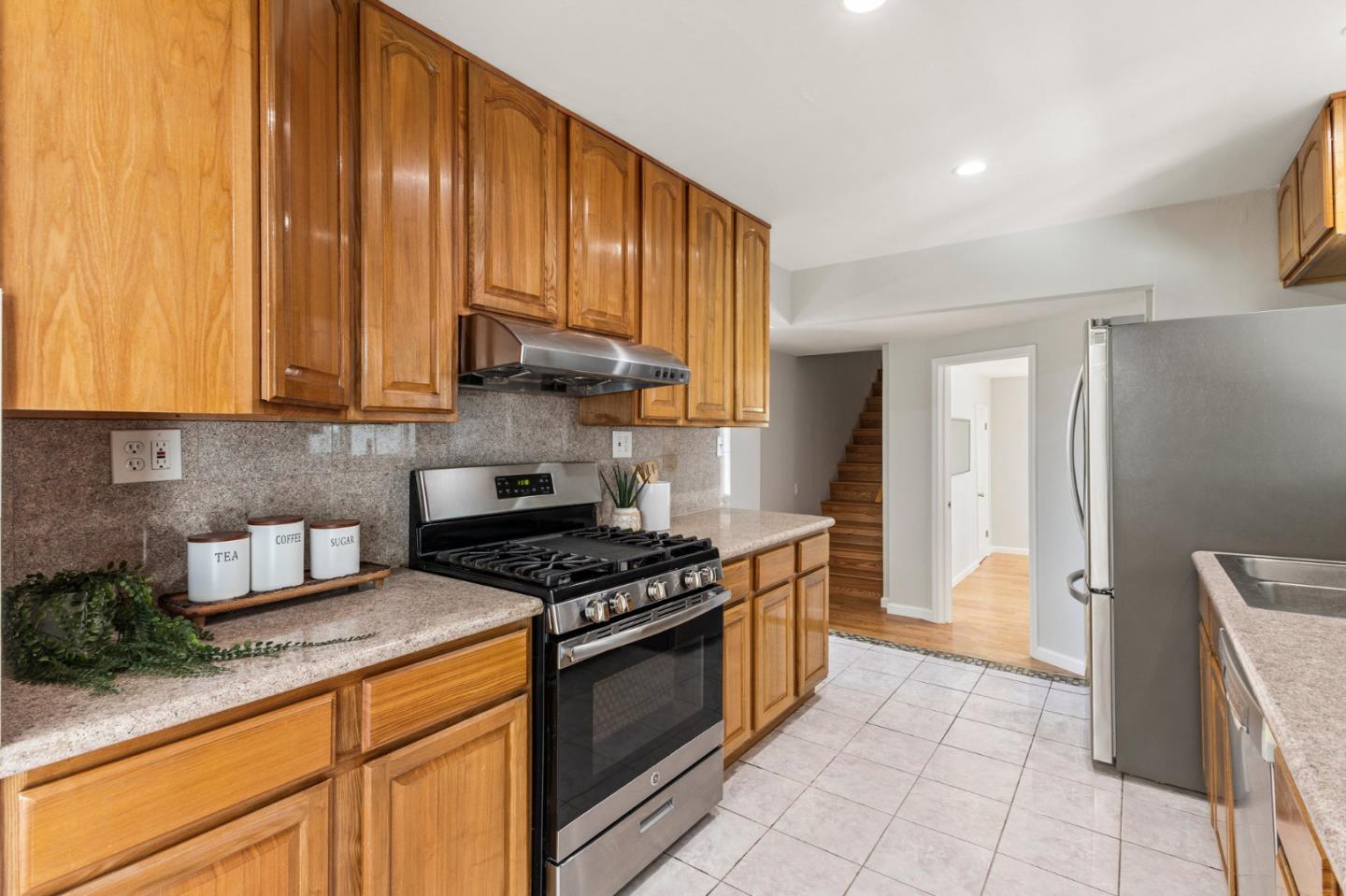 Detail Gallery Image 8 of 33 For 3030 Santa Maria Ave, Santa Clara,  CA 95051 - 4 Beds | 3 Baths