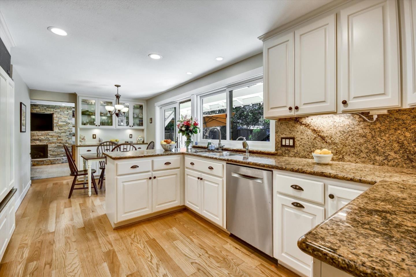 Detail Gallery Image 13 of 48 For 6908 Bret Harte Dr, San Jose,  CA 95120 - 5 Beds | 2/1 Baths