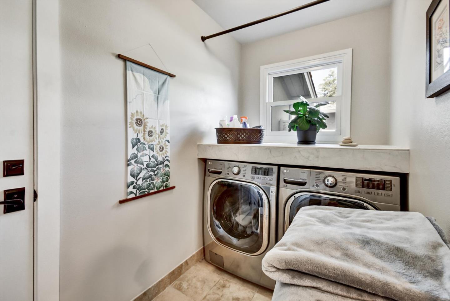 Detail Gallery Image 22 of 48 For 6908 Bret Harte Dr, San Jose,  CA 95120 - 5 Beds | 2/1 Baths