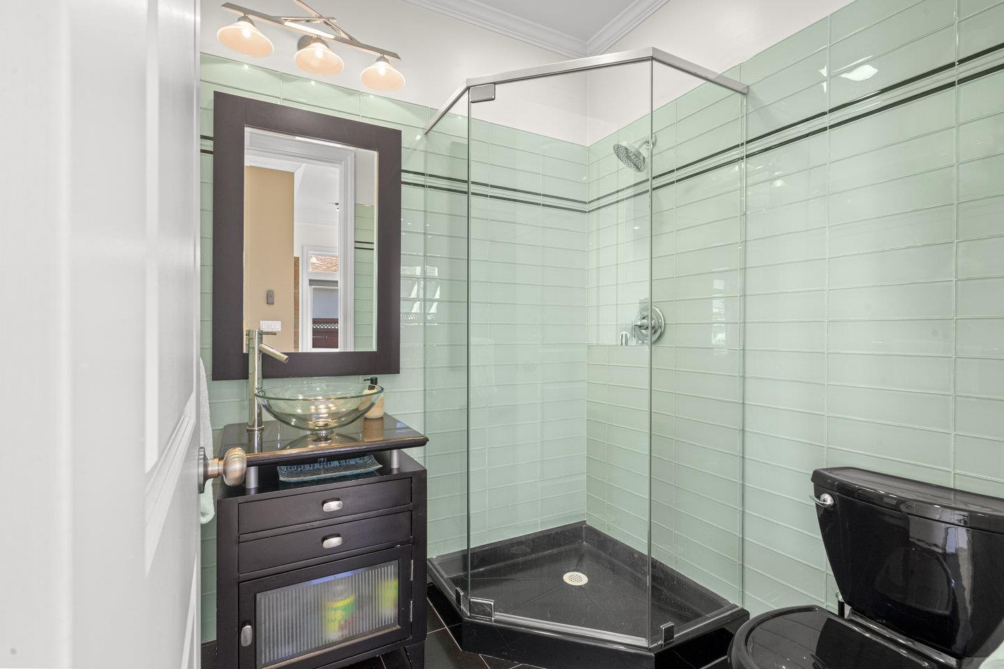 Detail Gallery Image 11 of 27 For 114 Fir Ave, South San Francisco,  CA 94080 - 3 Beds | 3 Baths