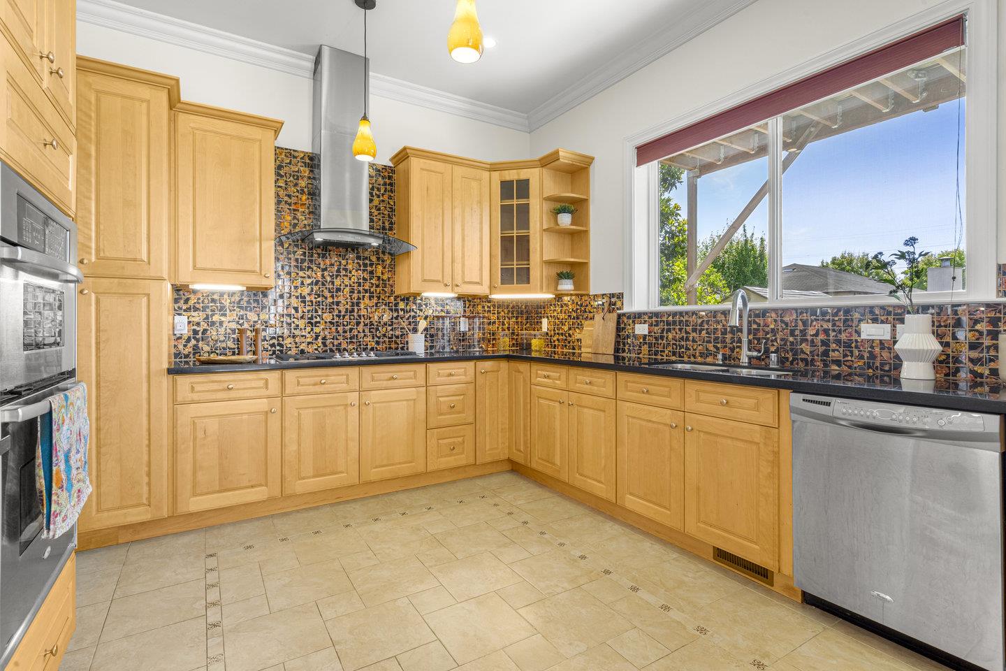 Detail Gallery Image 8 of 27 For 114 Fir Ave, South San Francisco,  CA 94080 - 3 Beds | 3 Baths