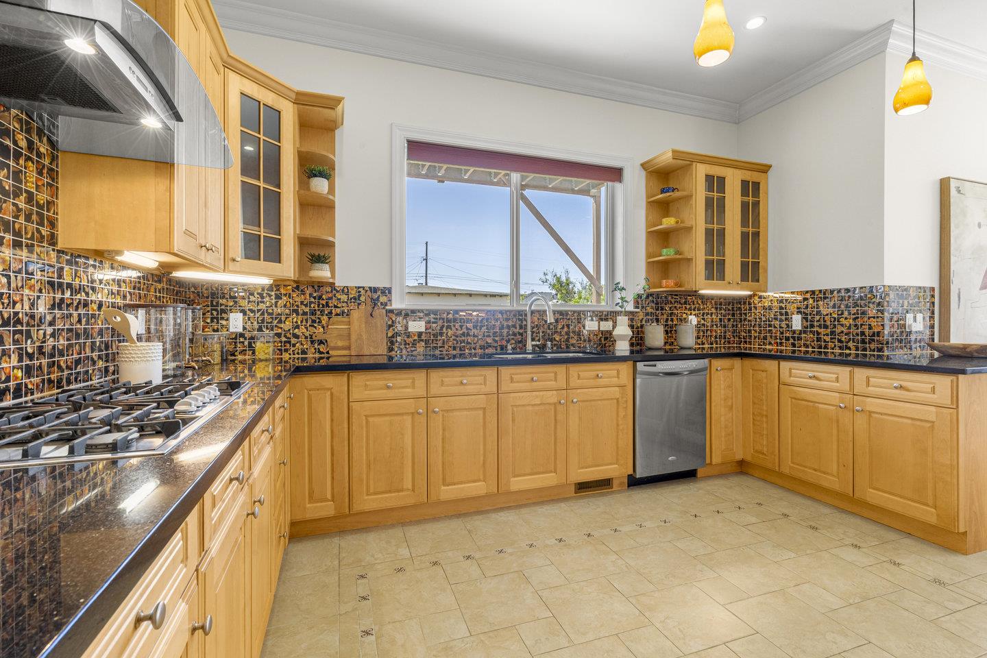 Detail Gallery Image 9 of 27 For 114 Fir Ave, South San Francisco,  CA 94080 - 3 Beds | 3 Baths
