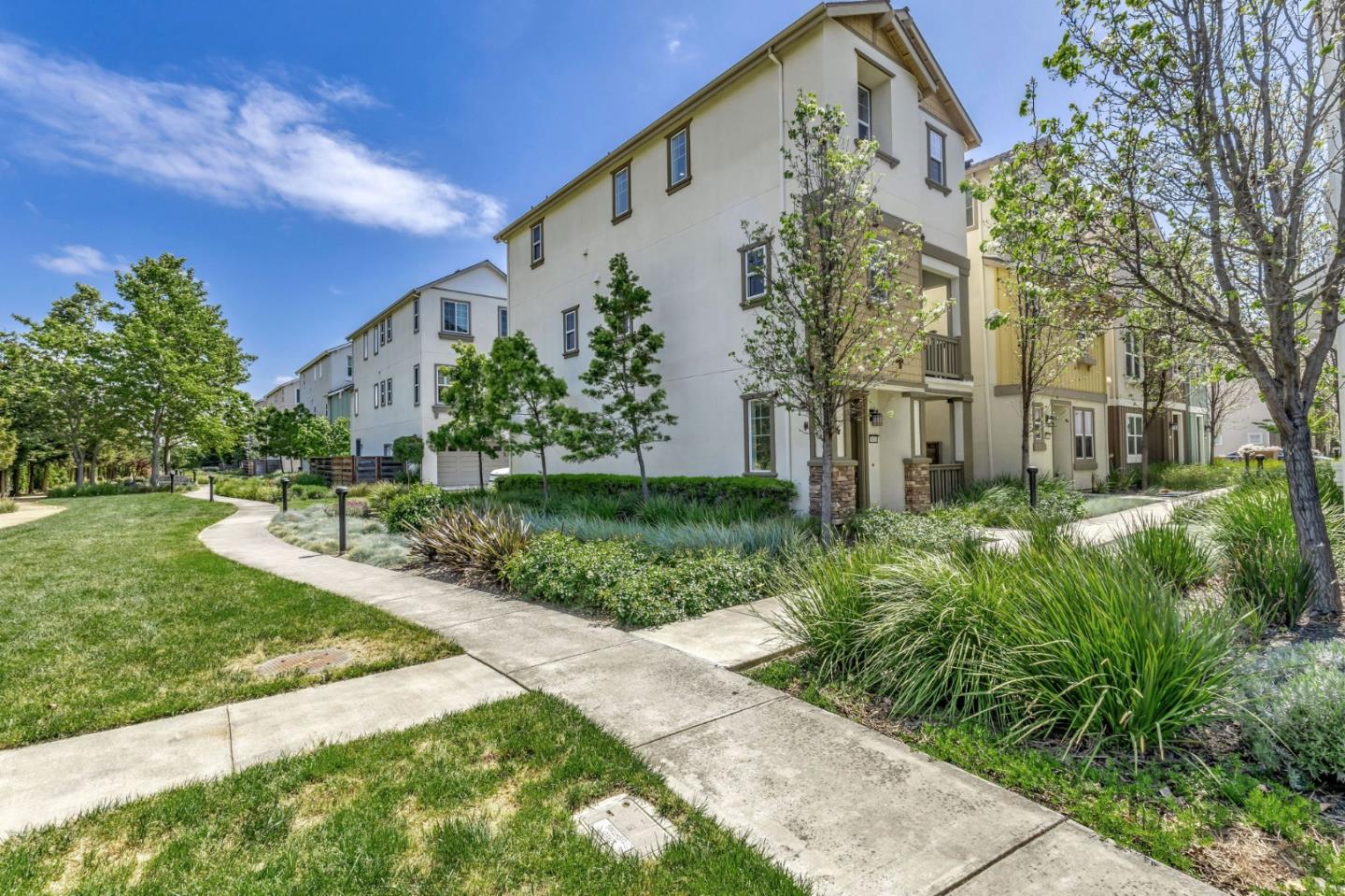 Detail Gallery Image 3 of 30 For 38118 Luma Ter, Newark,  CA 94560 - 4 Beds | 3/1 Baths