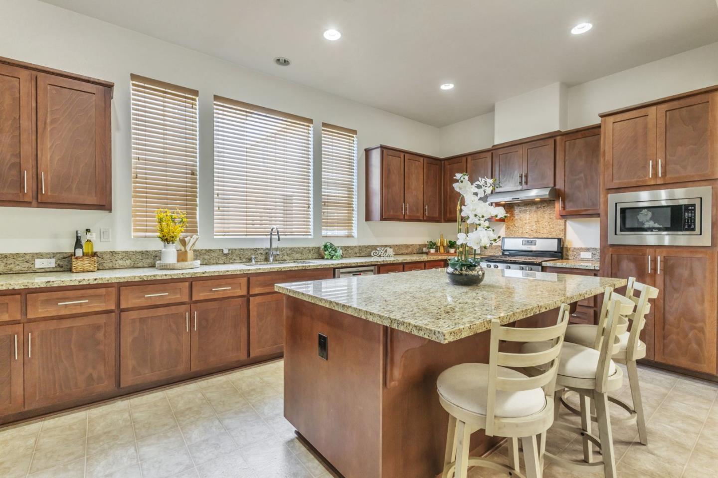 Detail Gallery Image 6 of 30 For 38118 Luma Ter, Newark,  CA 94560 - 4 Beds | 3/1 Baths
