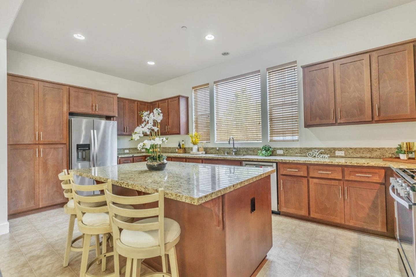 Detail Gallery Image 7 of 30 For 38118 Luma Ter, Newark,  CA 94560 - 4 Beds | 3/1 Baths
