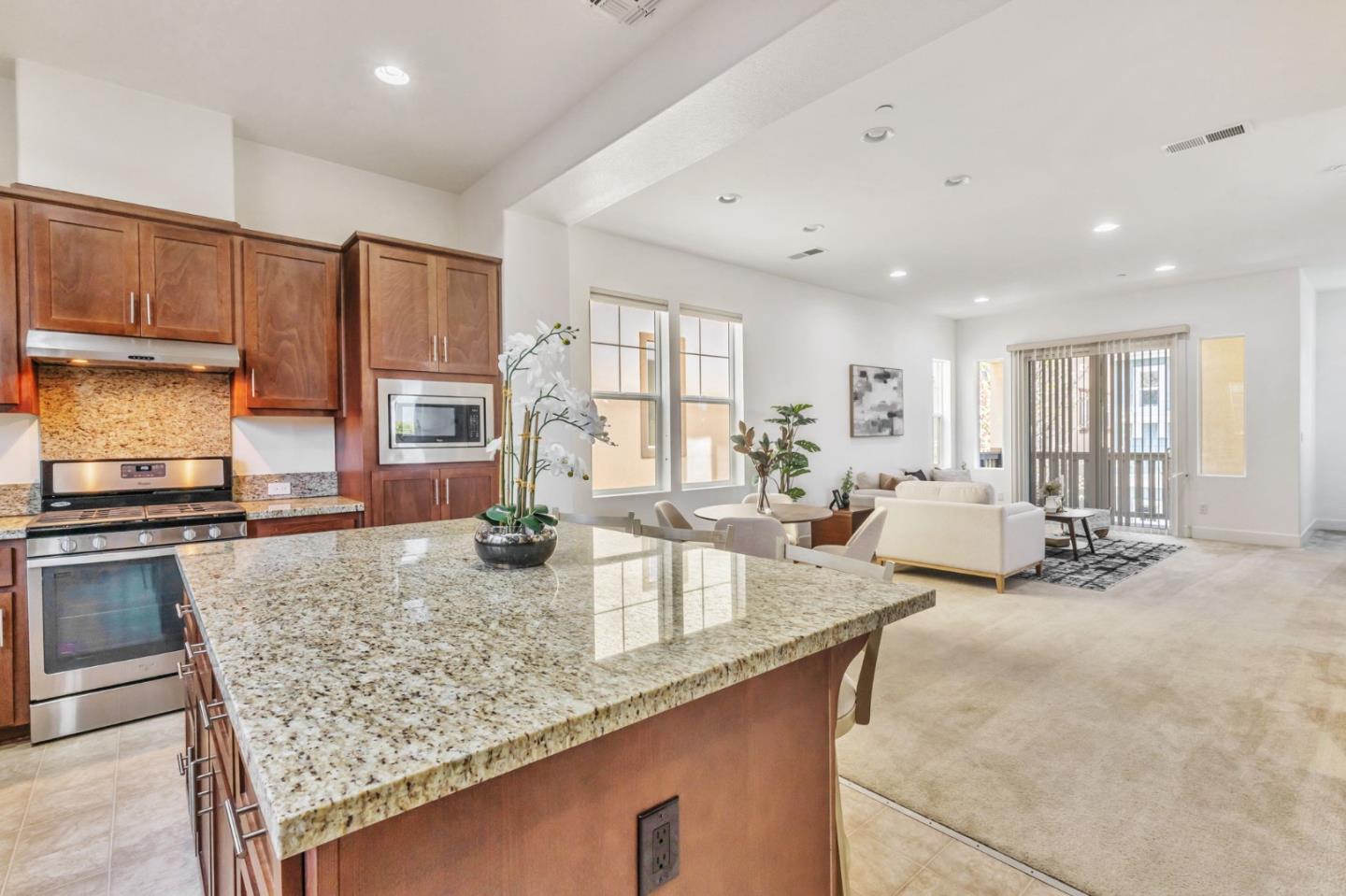 Detail Gallery Image 8 of 30 For 38118 Luma Ter, Newark,  CA 94560 - 4 Beds | 3/1 Baths