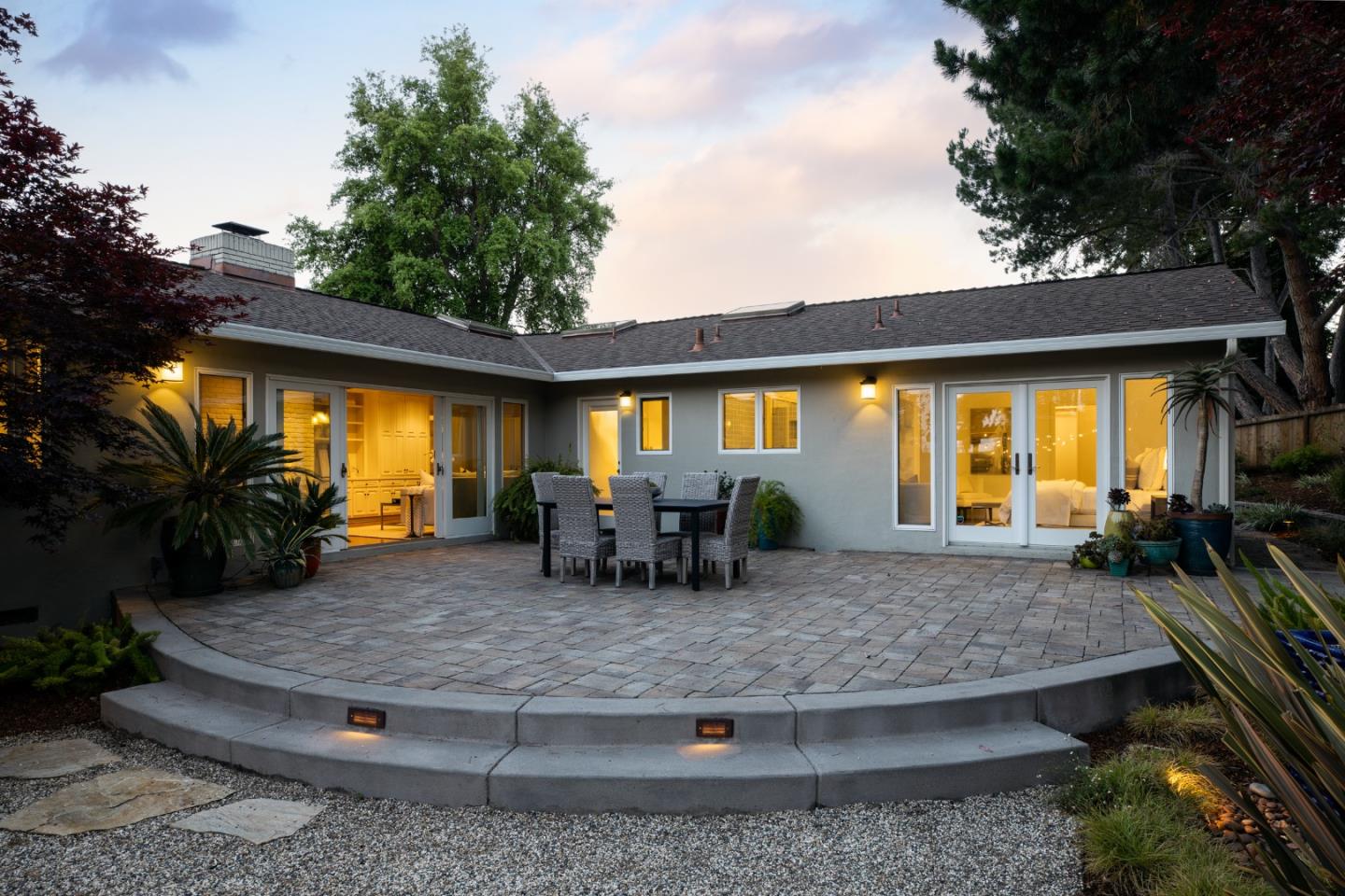 Detail Gallery Image 5 of 8 For 2230 Tioga Dr, Menlo Park,  CA 94025 - 4 Beds | 3 Baths