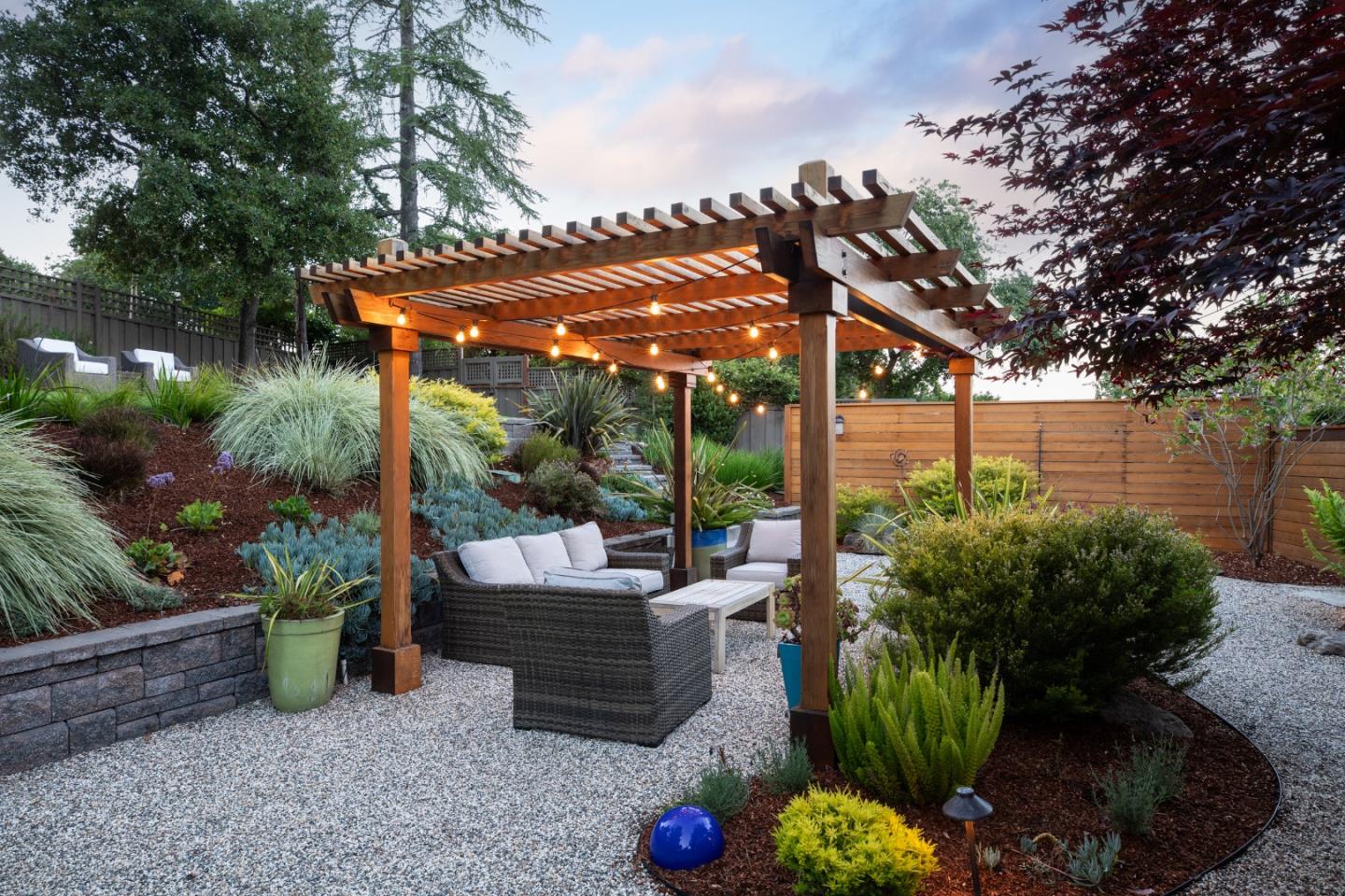 Detail Gallery Image 7 of 8 For 2230 Tioga Dr, Menlo Park,  CA 94025 - 4 Beds | 3 Baths