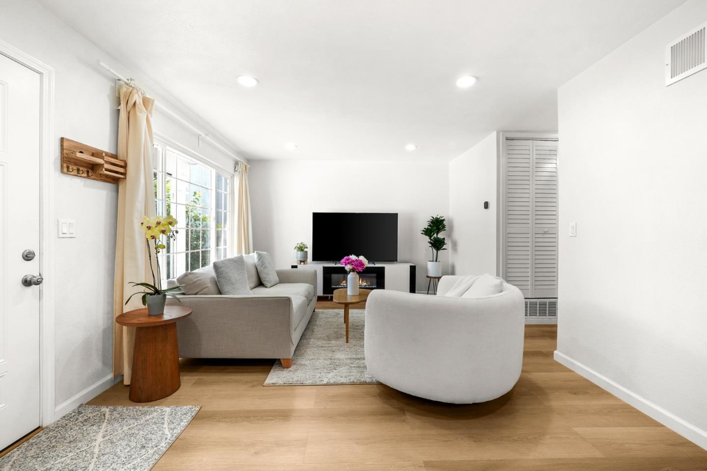 Detail Gallery Image 8 of 35 For 5416 Demerest Ln, San Jose,  CA 95138 - 3 Beds | 2 Baths
