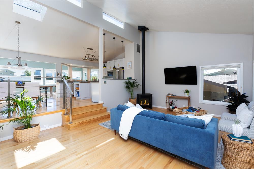 Detail Gallery Image 10 of 67 For 143 Moran Way, Santa Cruz,  CA 95062 - 3 Beds | 2 Baths