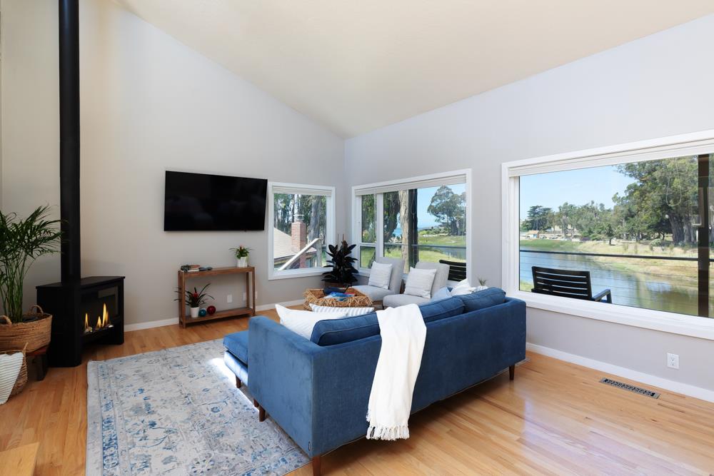 Detail Gallery Image 11 of 67 For 143 Moran Way, Santa Cruz,  CA 95062 - 3 Beds | 2 Baths