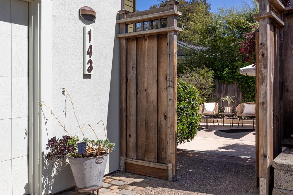 Detail Gallery Image 3 of 67 For 143 Moran Way, Santa Cruz,  CA 95062 - 3 Beds | 2 Baths