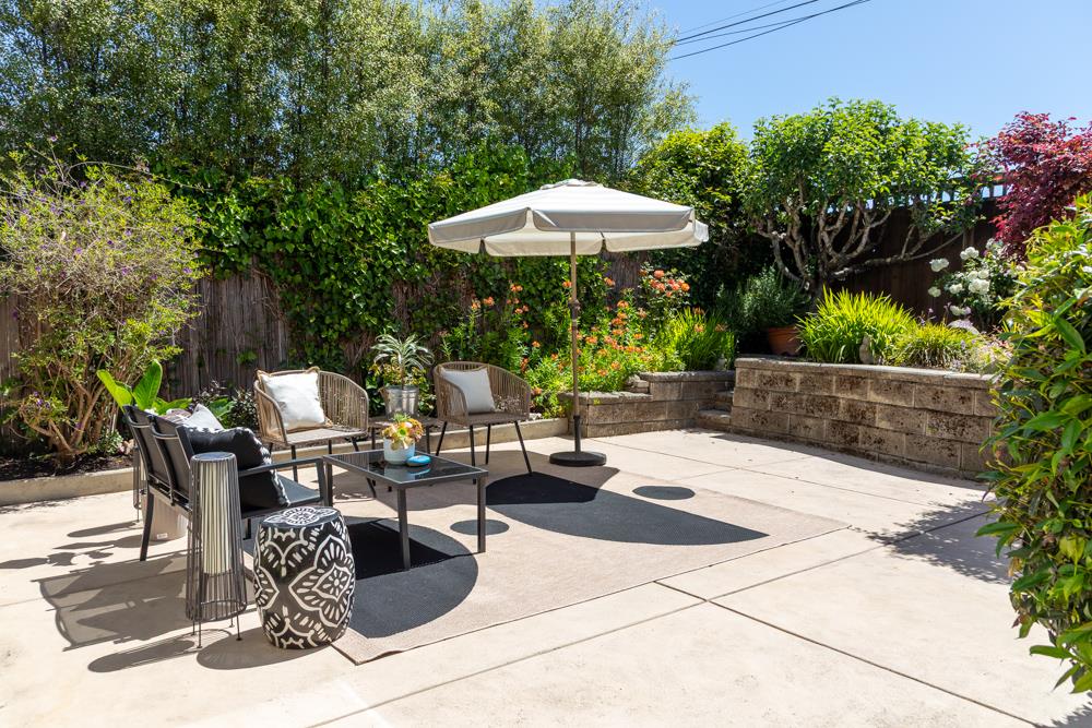 Detail Gallery Image 4 of 67 For 143 Moran Way, Santa Cruz,  CA 95062 - 3 Beds | 2 Baths