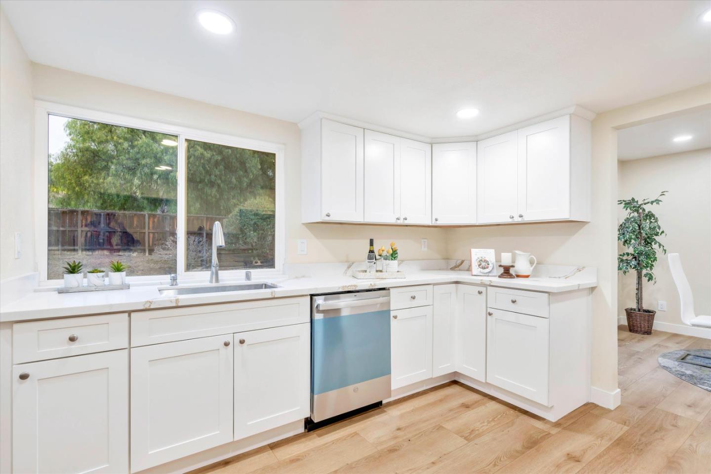 Detail Gallery Image 17 of 33 For 2177 Sepulveda Ave, Milpitas,  CA 95035 - 4 Beds | 2/1 Baths
