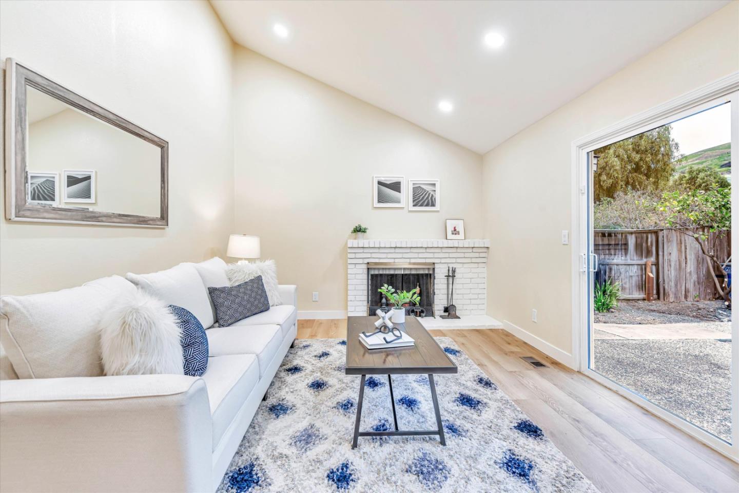 Detail Gallery Image 4 of 33 For 2177 Sepulveda Ave, Milpitas,  CA 95035 - 4 Beds | 2/1 Baths