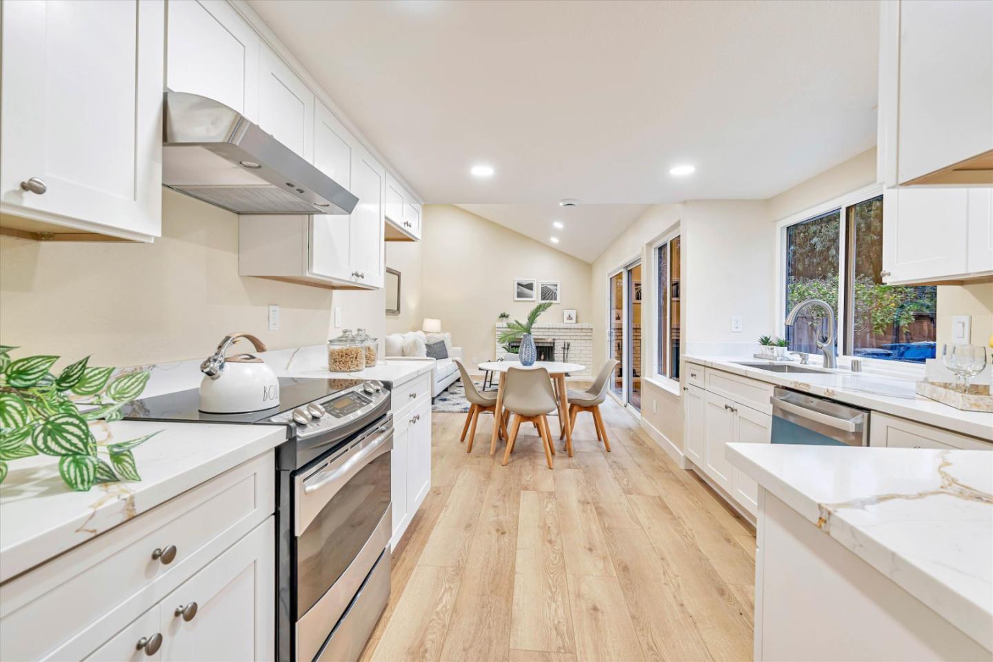 Detail Gallery Image 5 of 33 For 2177 Sepulveda Ave, Milpitas,  CA 95035 - 4 Beds | 2/1 Baths