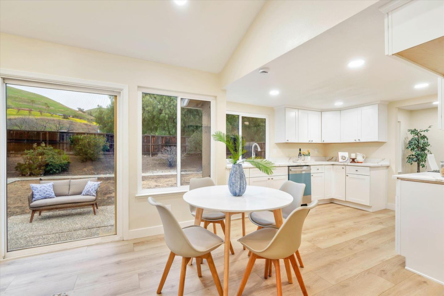 Detail Gallery Image 6 of 33 For 2177 Sepulveda Ave, Milpitas,  CA 95035 - 4 Beds | 2/1 Baths