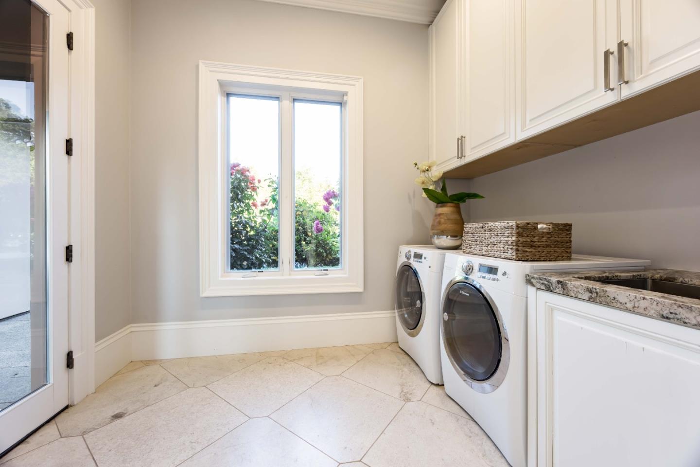 Detail Gallery Image 26 of 62 For 176 Encinal Ave, Atherton,  CA 94027 - 8 Beds | 10/1 Baths