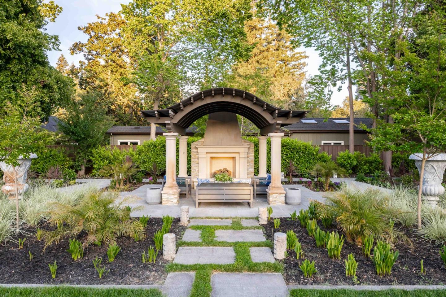 Detail Gallery Image 56 of 62 For 176 Encinal Ave, Atherton,  CA 94027 - 8 Beds | 10/1 Baths