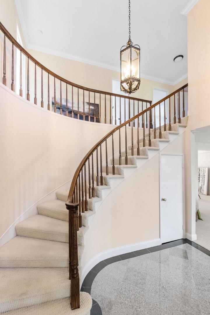 Detail Gallery Image 16 of 27 For 6 Waterloo Ct, Belmont,  CA 94002 - 5 Beds | 3 Baths