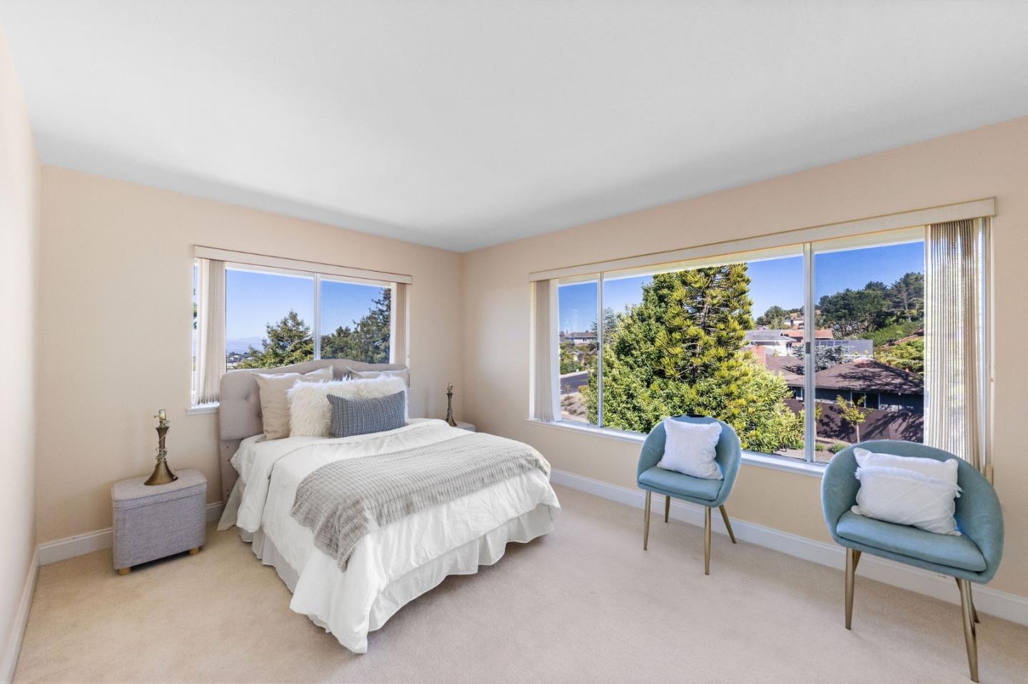 Detail Gallery Image 19 of 27 For 6 Waterloo Ct, Belmont,  CA 94002 - 5 Beds | 3 Baths