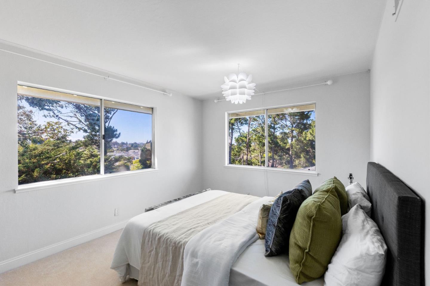 Detail Gallery Image 20 of 27 For 6 Waterloo Ct, Belmont,  CA 94002 - 5 Beds | 3 Baths