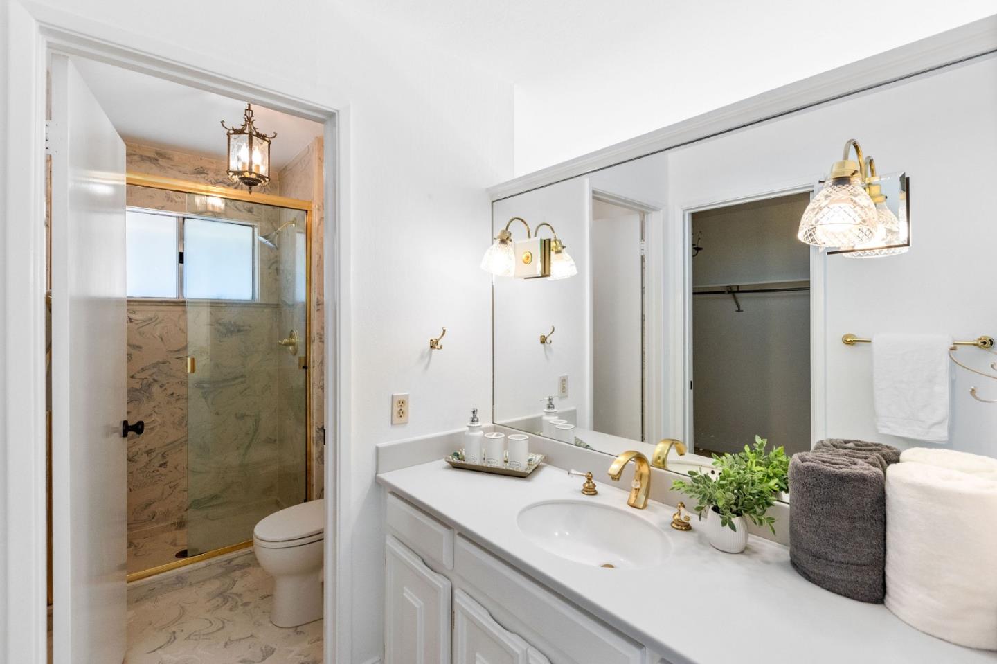 Detail Gallery Image 24 of 27 For 6 Waterloo Ct, Belmont,  CA 94002 - 5 Beds | 3 Baths