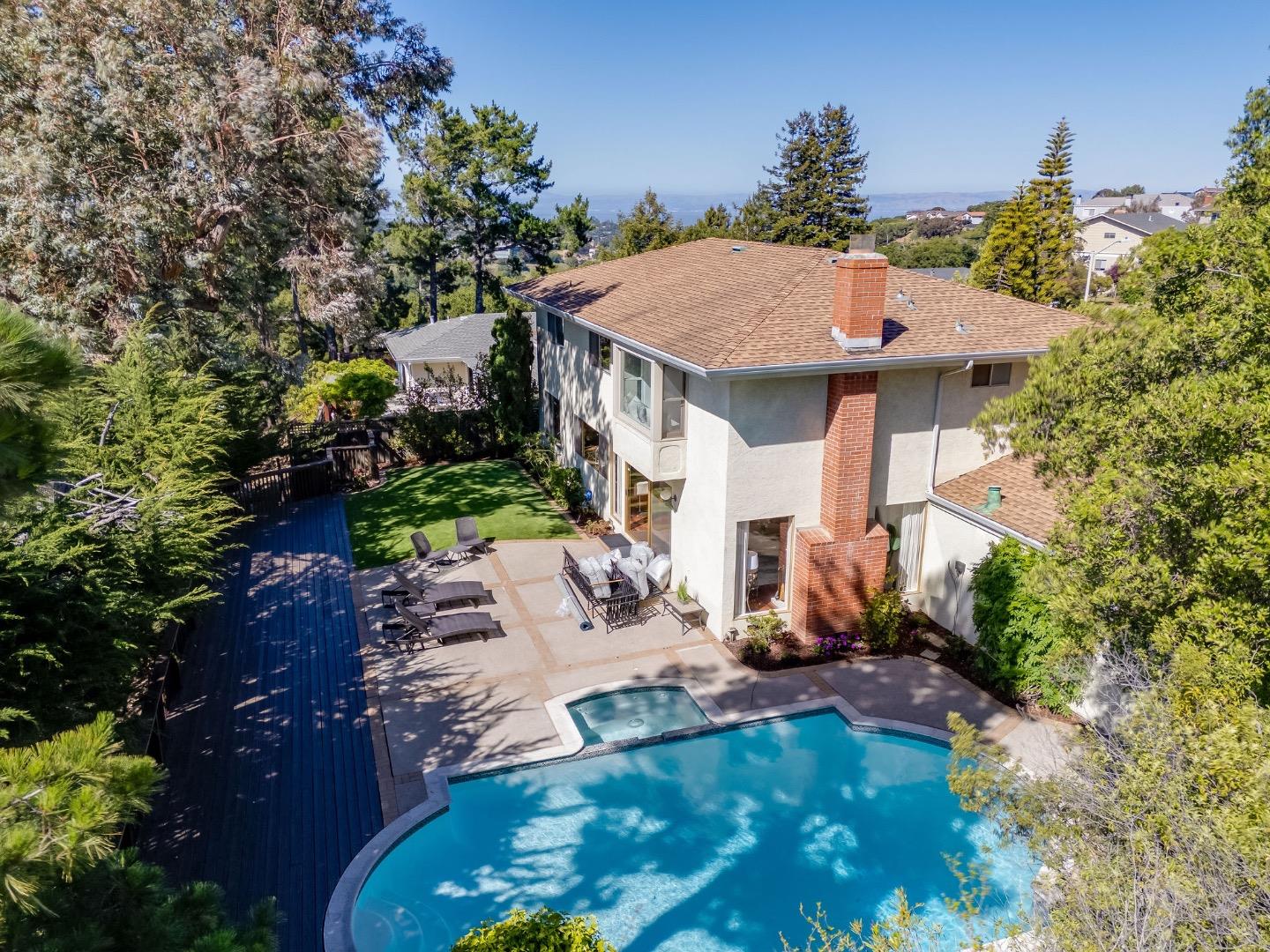 Detail Gallery Image 25 of 27 For 6 Waterloo Ct, Belmont,  CA 94002 - 5 Beds | 3 Baths
