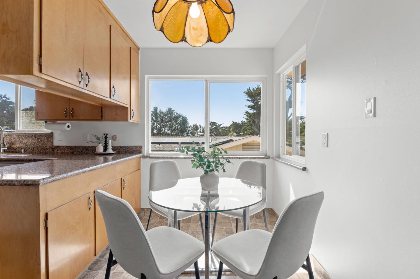 Detail Gallery Image 10 of 26 For 478 Paloma Ave, Pacifica,  CA 94044 - 3 Beds | 2/1 Baths